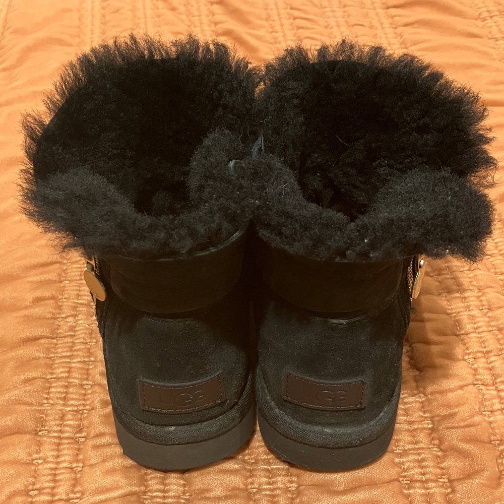 Ugg Bailey Zip Mini Boot Size 6 - image 4